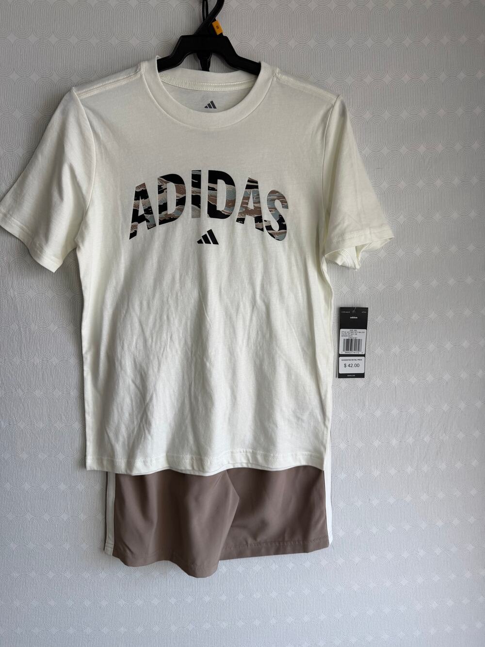 Adidas Boys 2-Piece Set Size S NWT Off-White Tee Camo Logo Brown Shorts